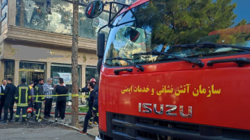 آتش‌سوزی مغازه تزئینات منزل و صنایع‌دستی در قم مهار شد